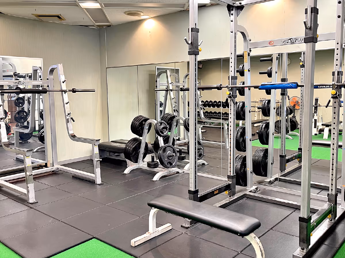 イーグルスポーツのフリーウェイトエリア